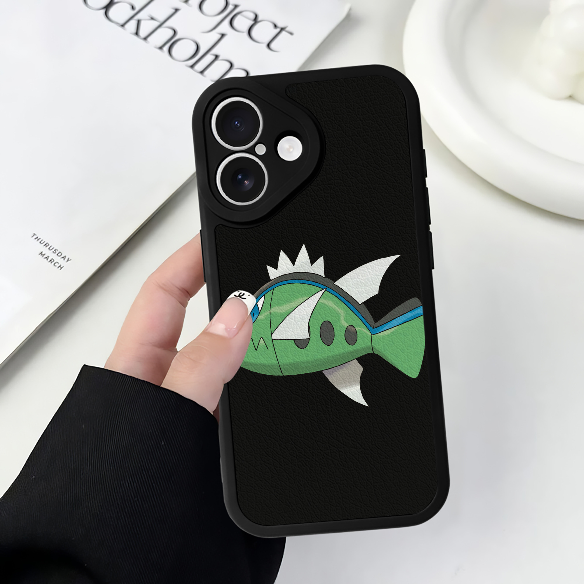 （画像用） ポケットモンスター Pokémon 【iPhone 16シリーズ対応】シリコンスマホケース（レザー調） 材質：シリコン